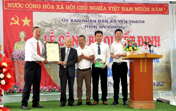 Hai[-]cây[-]cổ[-]thụ[-]ở[-]Sông[-]Lô[-]được[-]vinh[-]danh[-]Cây[-]Di[-]sản[-]Việt[-]Nam[-]vào[-]đúng[-]Ngày[-]Quốc[-]tế[-]lao[-]động